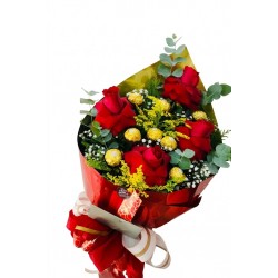 Buquê 4 Rosas Importadas + 8 Ferreros